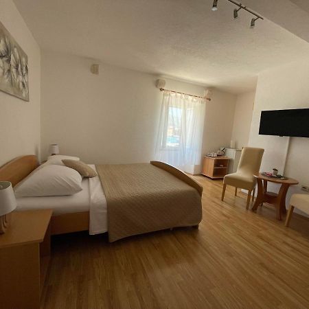 Apartment Room Parcina Trogir Bagian luar foto