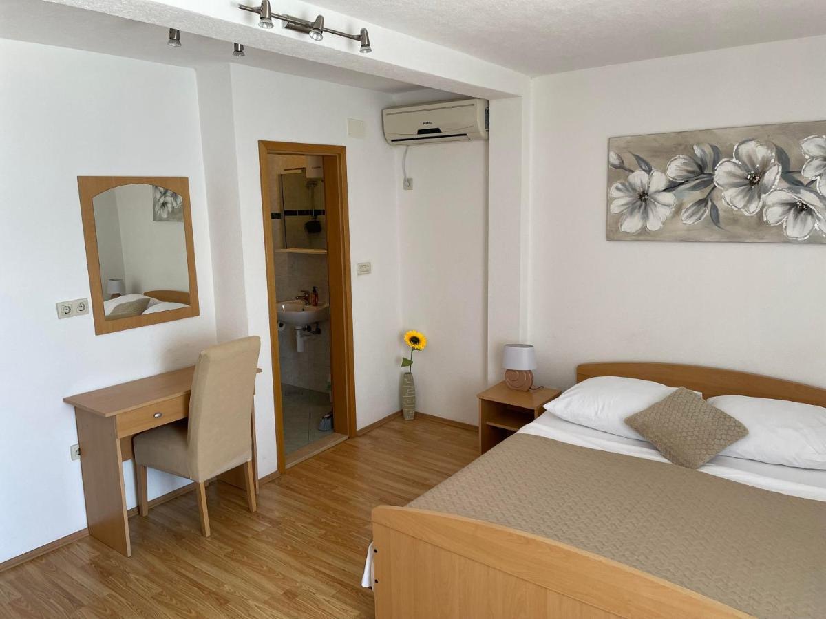 Apartment Room Parcina Trogir Bagian luar foto